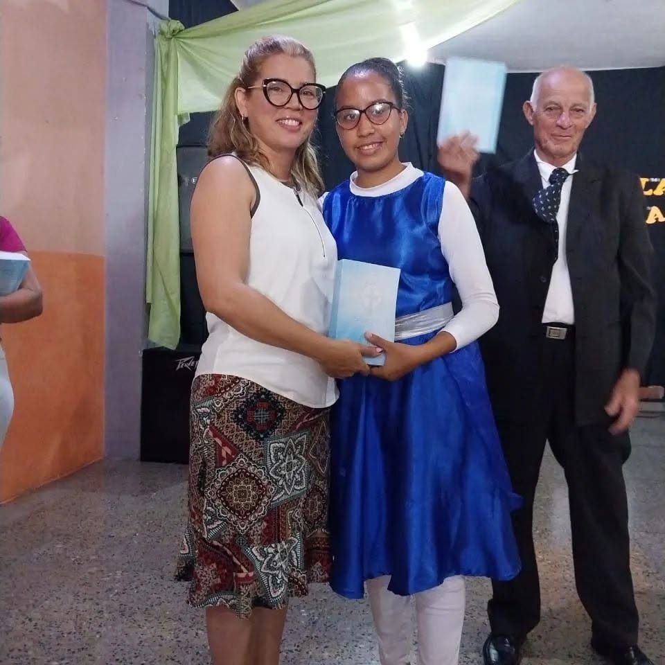 Entrega de 400 Biblias a Iglesias en Venezuela
