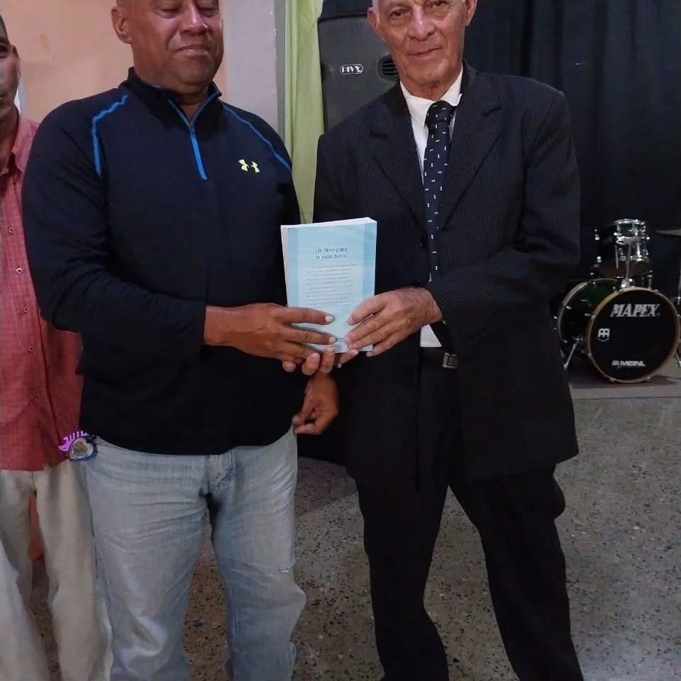 Entrega de 400 Biblias a Iglesias en Venezuela