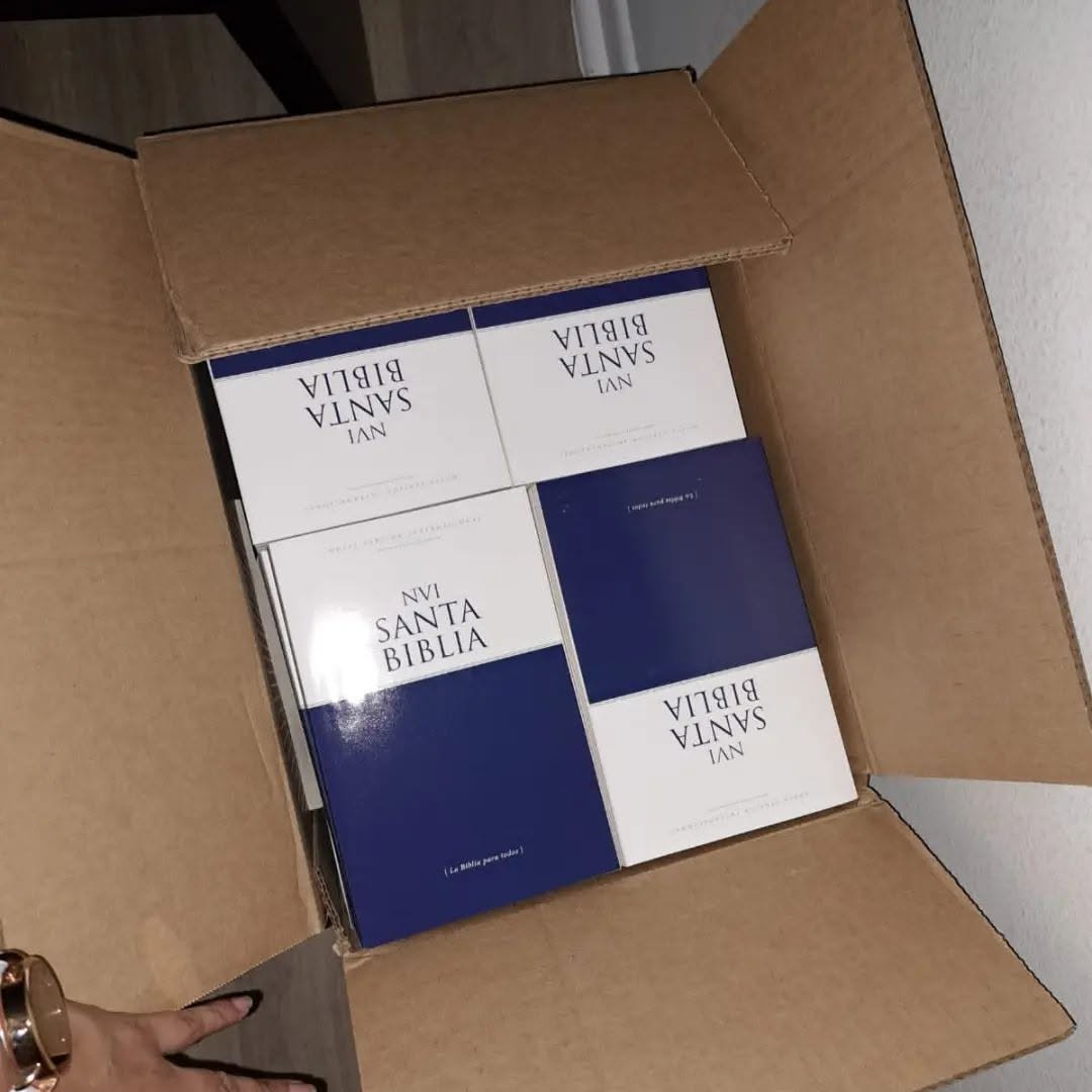 Entrega de 400 Biblias a Iglesias en Venezuela