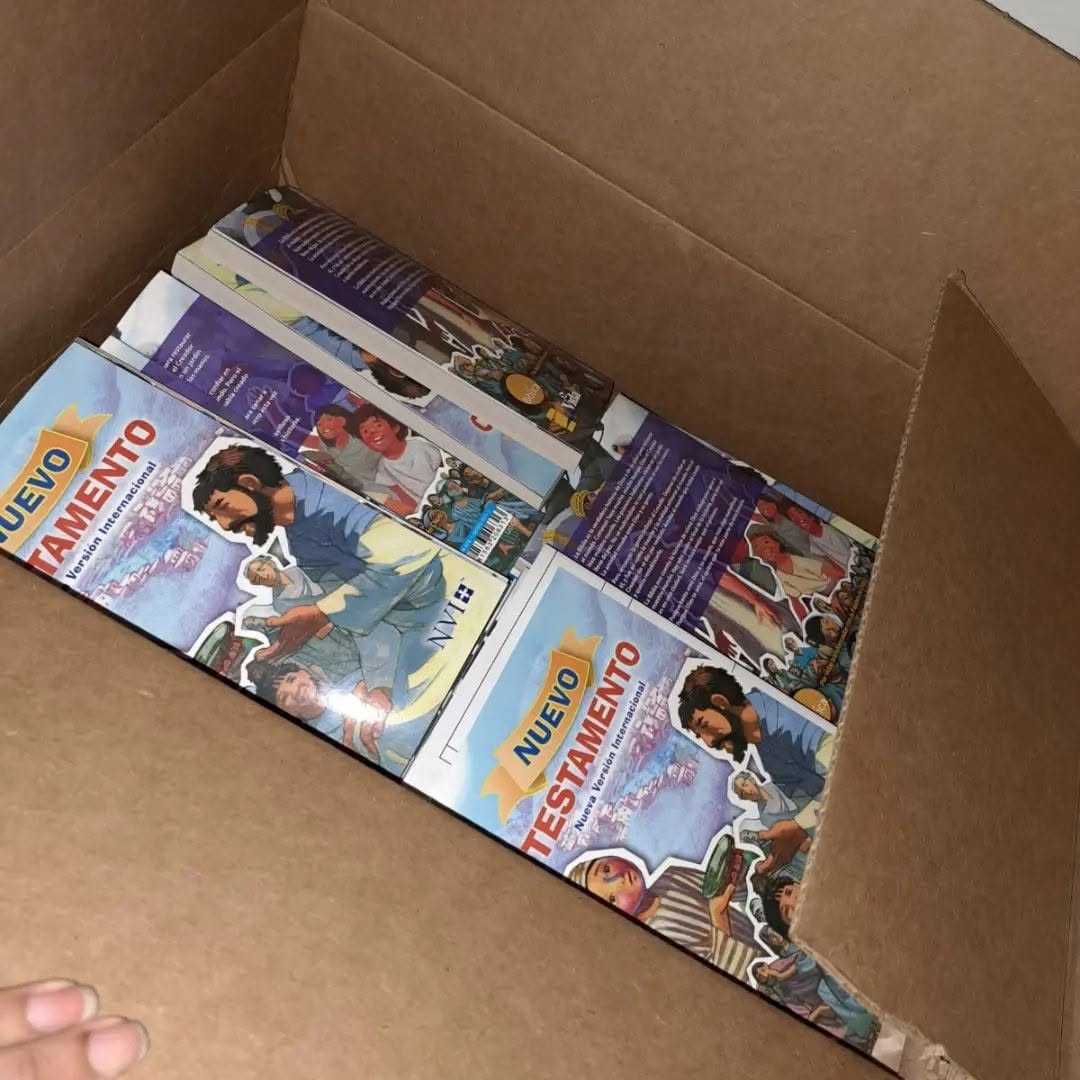 Entrega de 400 Biblias a Iglesias en Venezuela