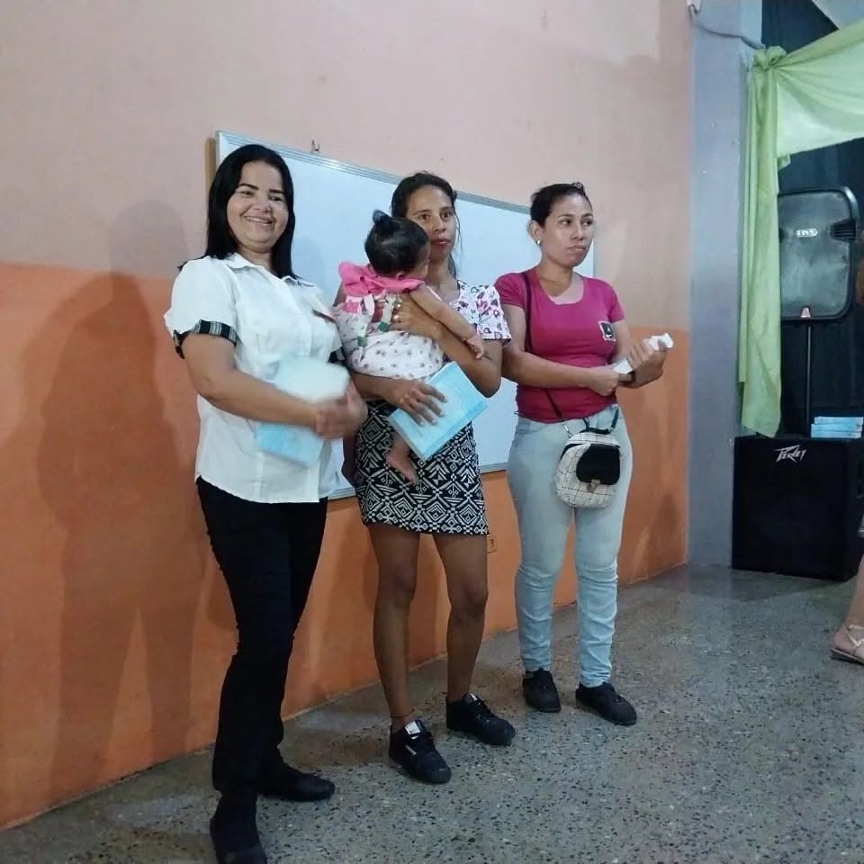 Entrega de 400 Biblias a Iglesias en Venezuela
